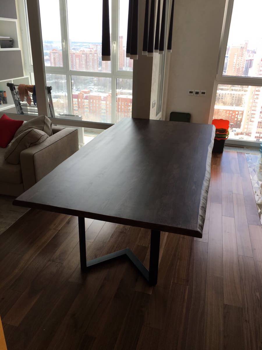 Квадратный стол из слэба серого ясеня