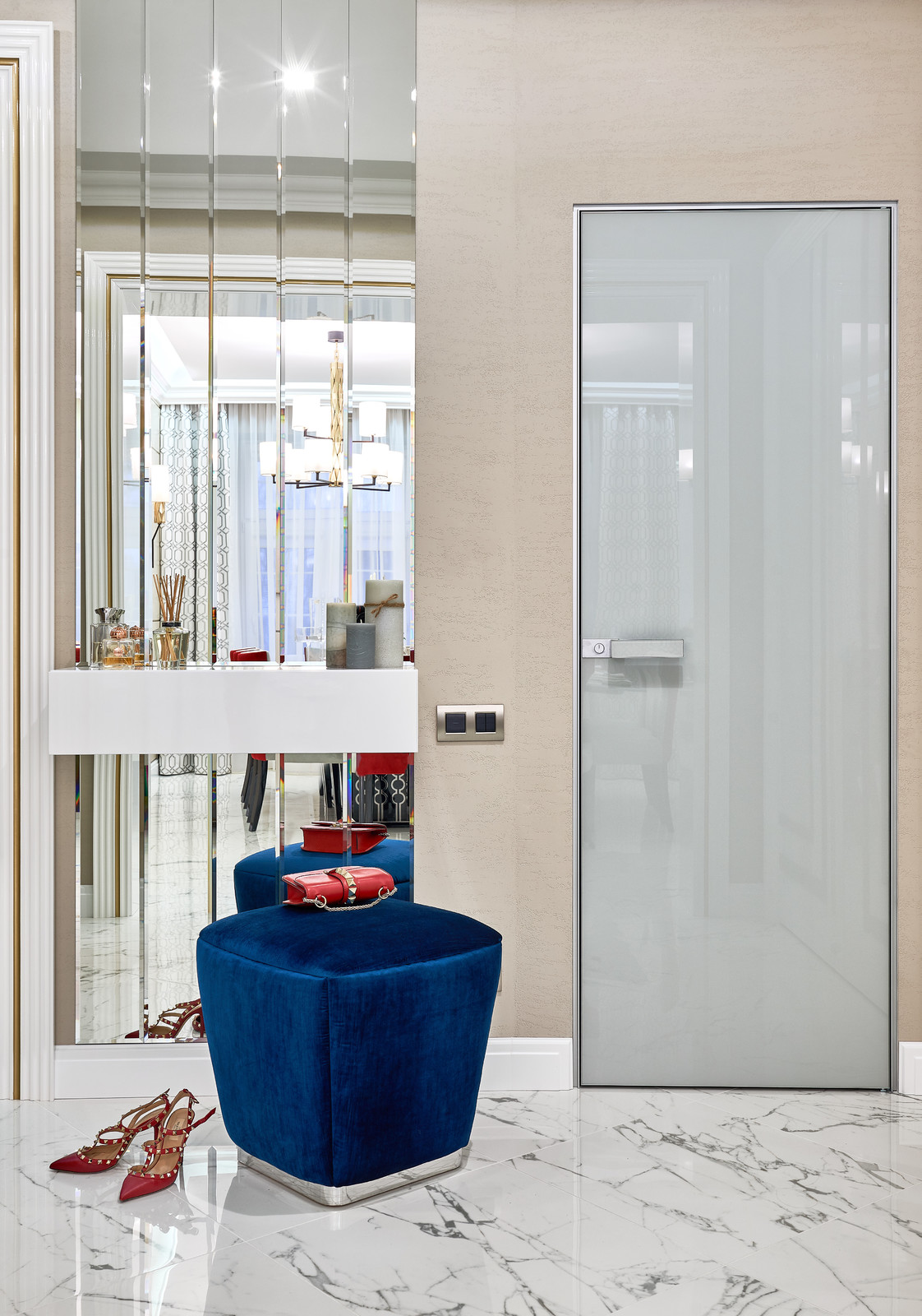 Яркий, роскошный, искрящийся.