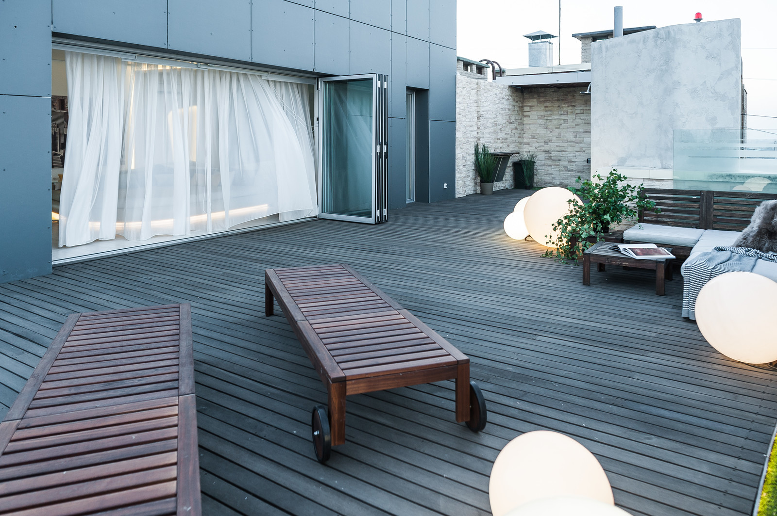 Светлый hi-tech