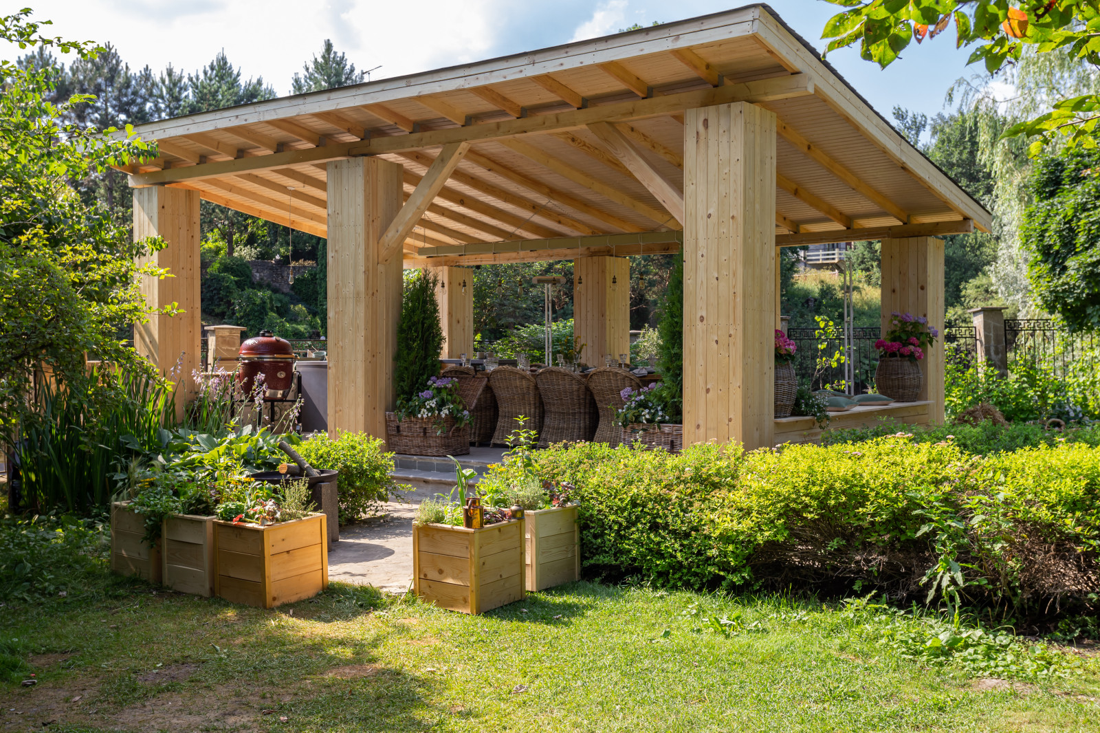 Беседка с летней кухней для Анастасии Вертинской и Степана Михалкова. "На дачу"