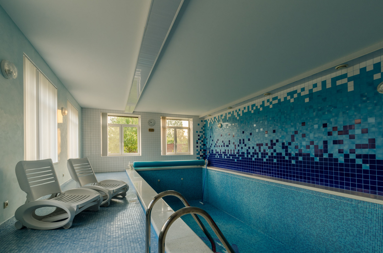 ОЧЕНЬ БОЛЬШОЙ- ШИКАРНЫЙ КОТТЕДЖ! В живописном месте, на берегу реки!