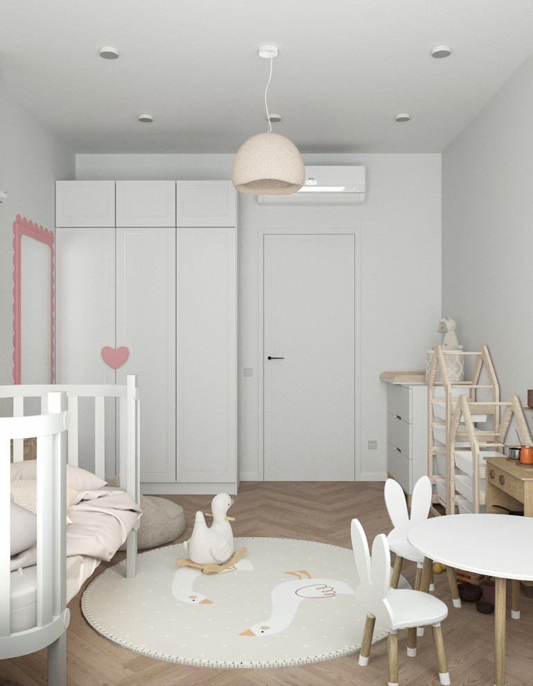 Яркие акценты и универсальная детская: интерьер для молодой семьи с дочкой