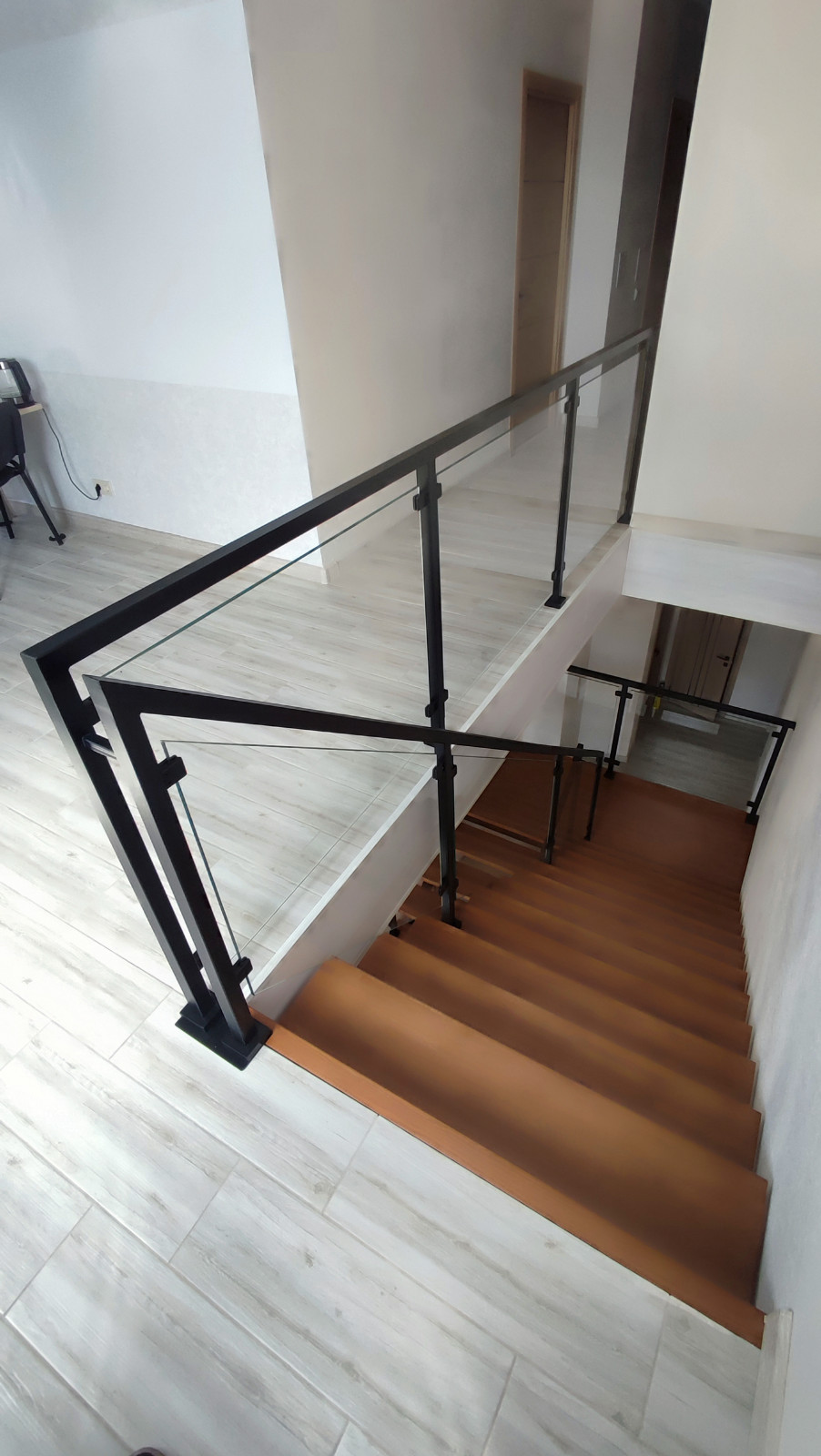 Современная лестница в офис