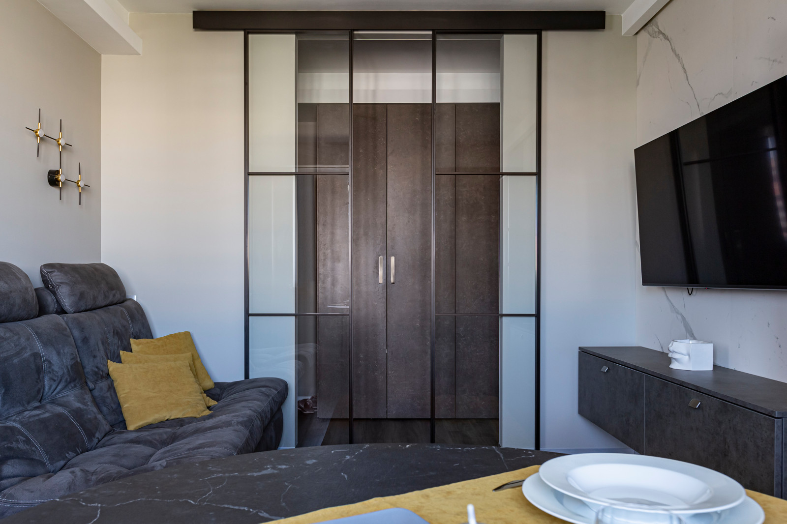 Поиск планировки: Двушка в панельке для молодой семьи [5 планов]