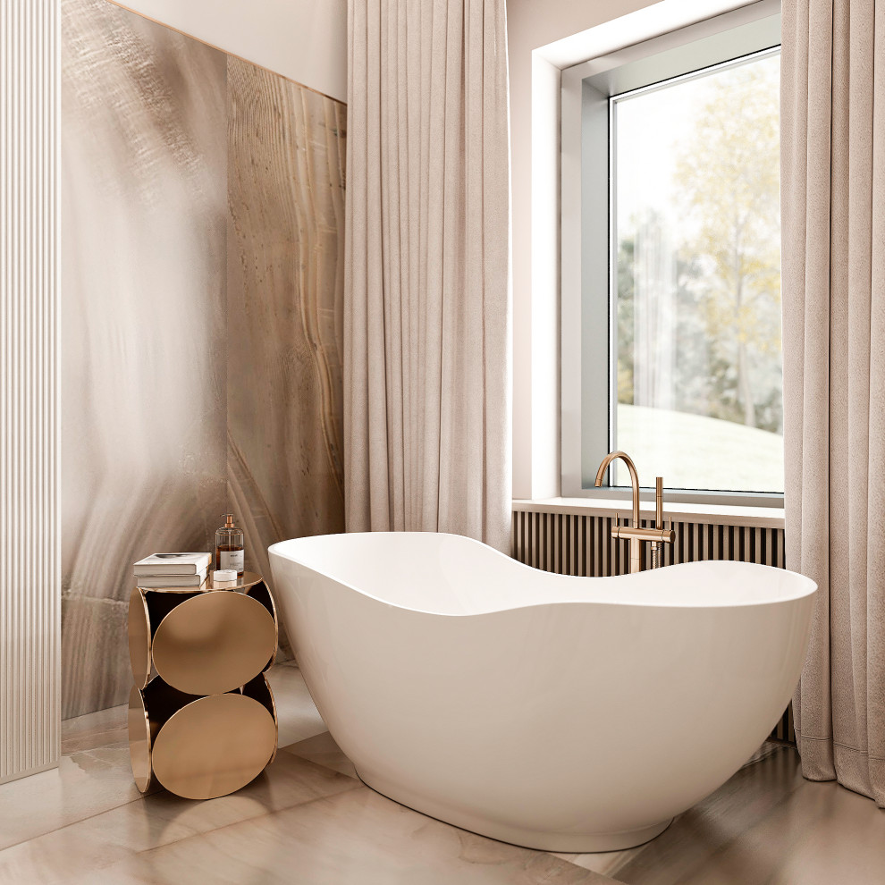 Мастер-спальня в частном доме с бассейном