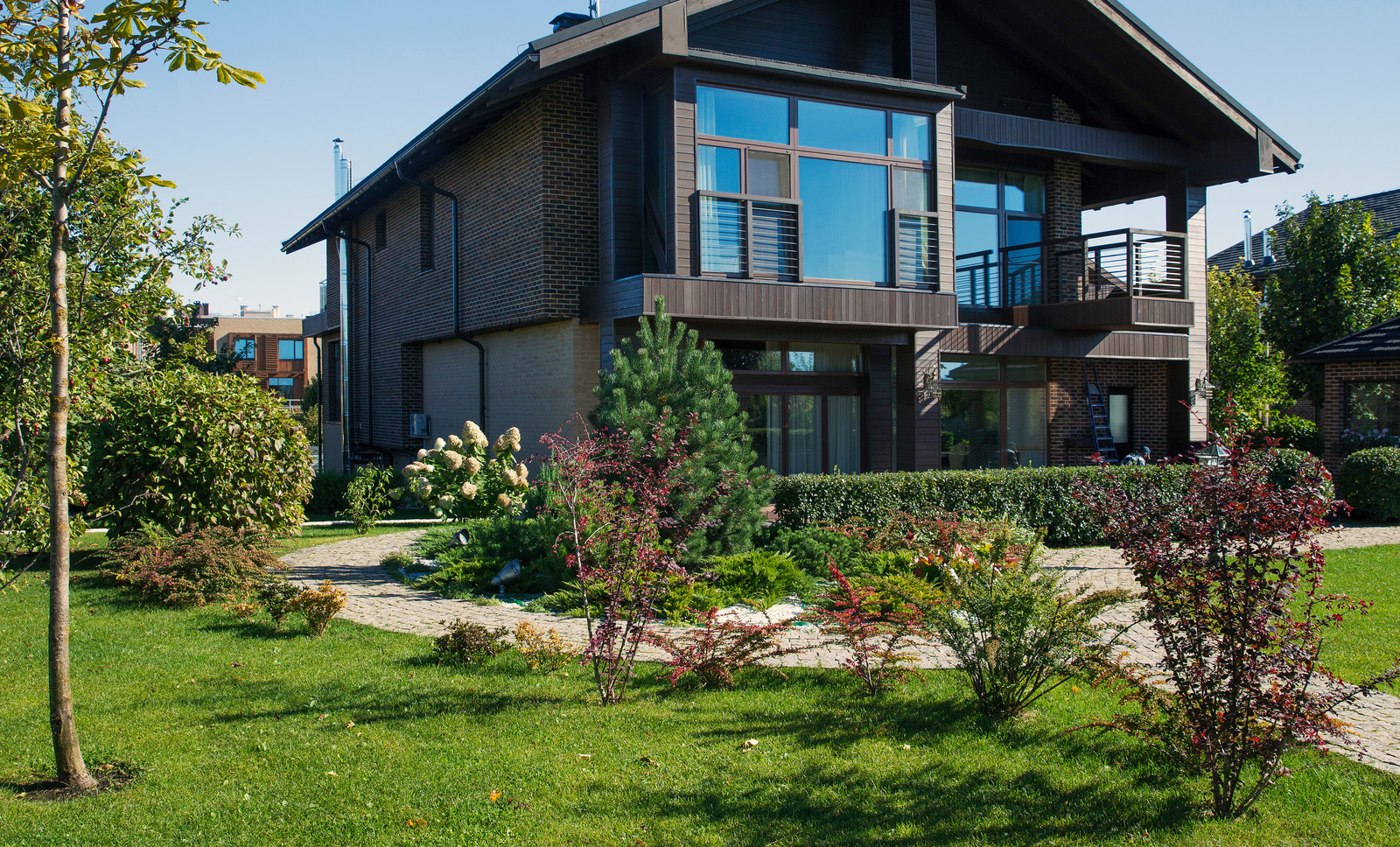 Сад на Пятницком шоссе.  Дизайнер Лариса Юрова