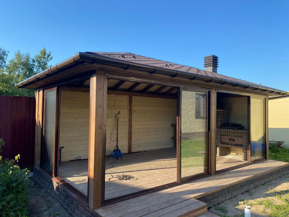 Остекленная беседка с модульным барбекю комплексом