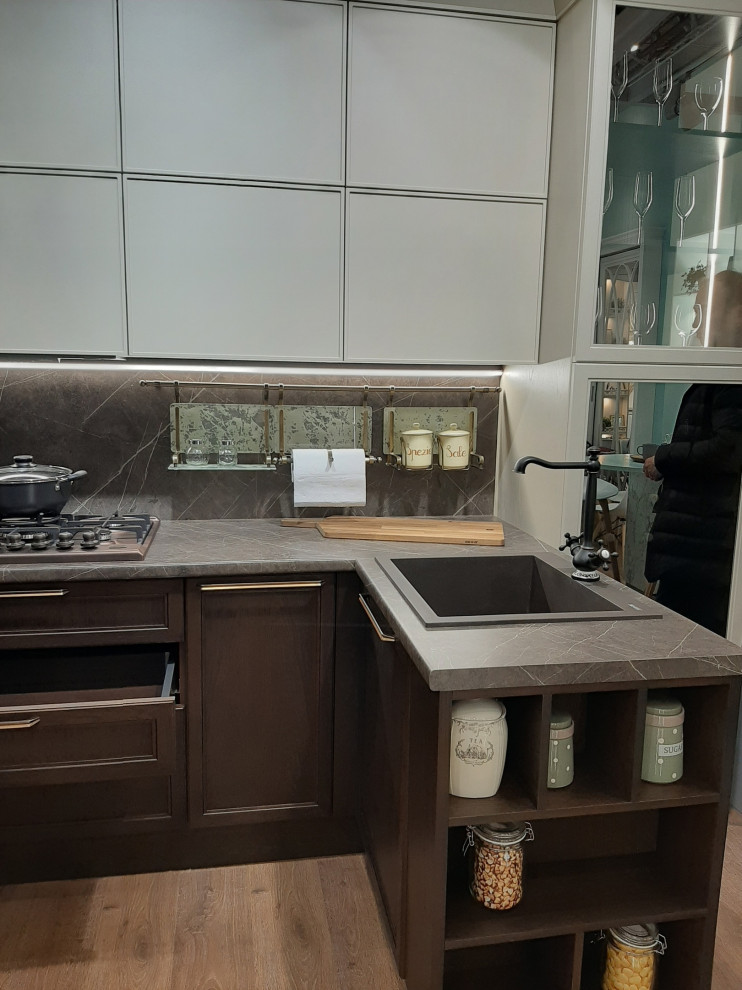 Кухня с тонкой рамкой