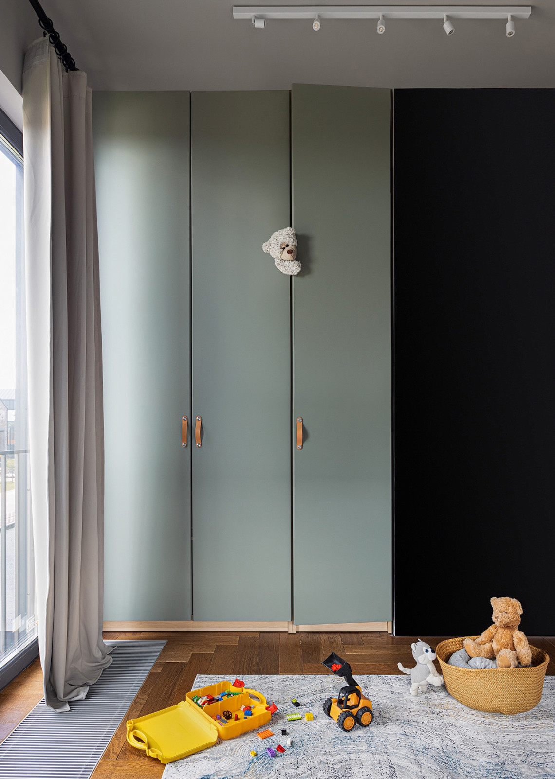 Дом в Подмосковье 137 м2 с темными стенами