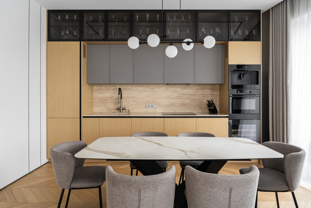 Обложка проекта: Современная кухня с фасадами из натурального шпона