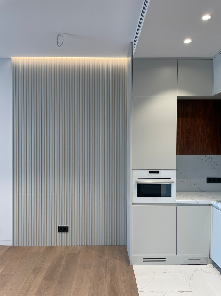 Кухня с фасадами МДФ и шпоном американского ореха