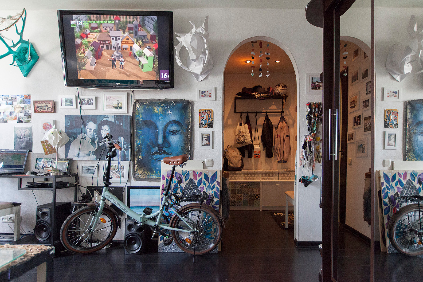 В гостях: Квартира 30 кв.м с этномотивами для инструктора йоги