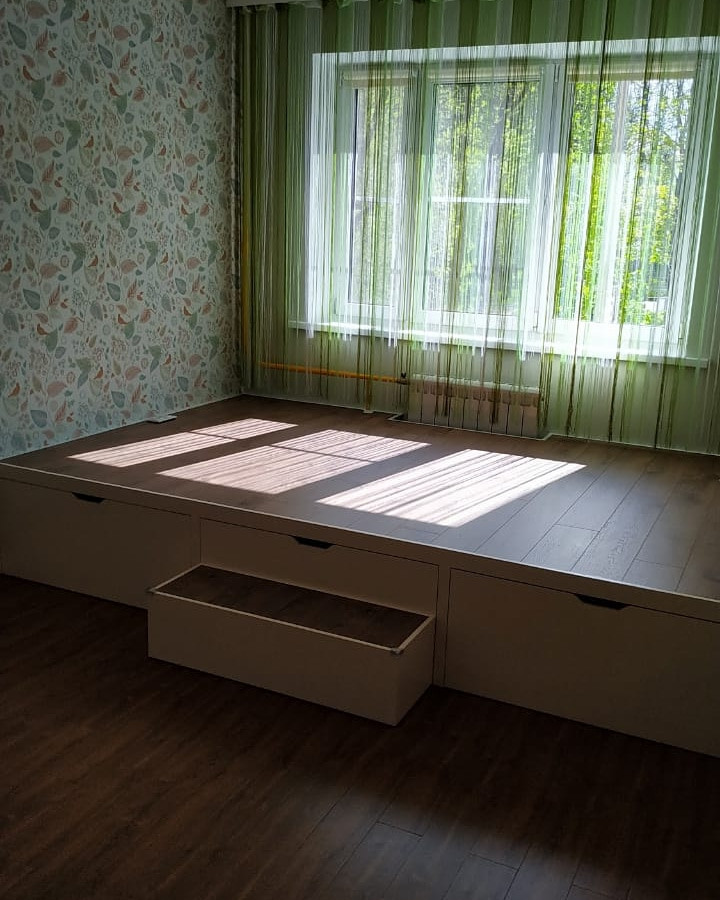 Обложка проекта: кровать подиум в детской