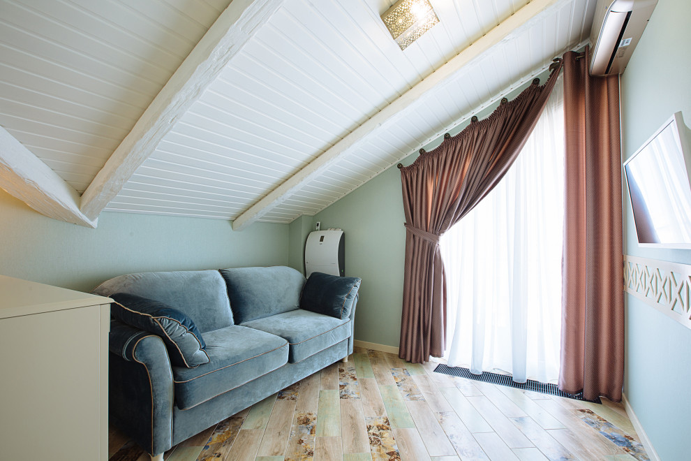 Современная интерпретация стиля "Шебби-шик" в двухкомнатной квартире на мансарде