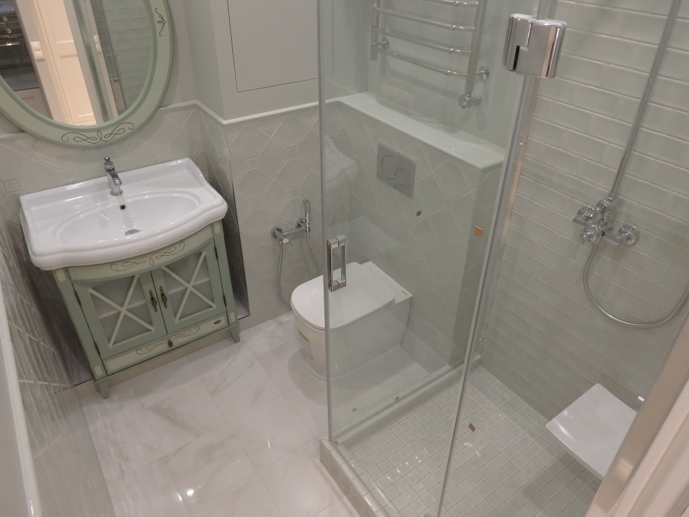 ЖК Вивальди - новый санузел в квартире-студии в новостройке с душевым углом