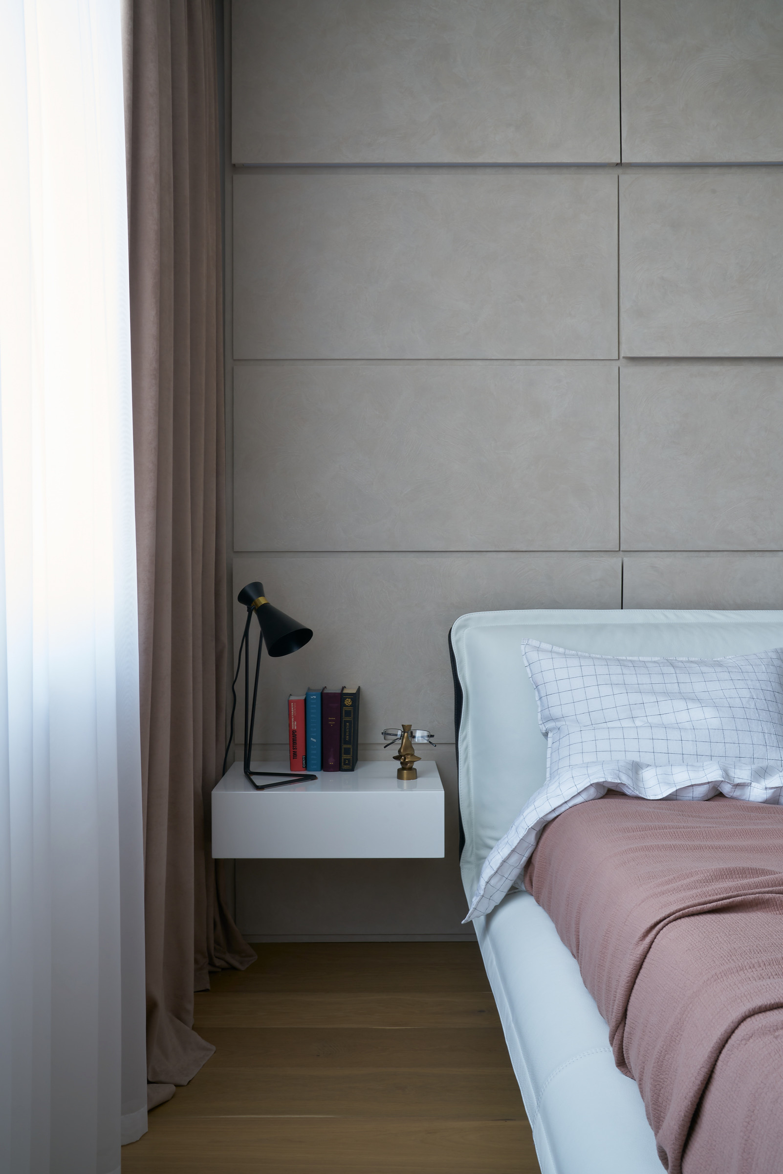 Houzz тур: Квартира в Екатеринбурге с «парящей» мебелью