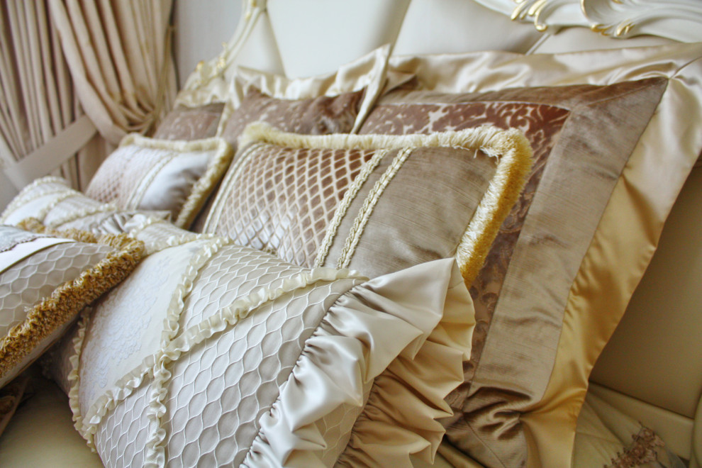 Спальни из розовой мечты: оформление кроватей; покрывала, валики, подушки