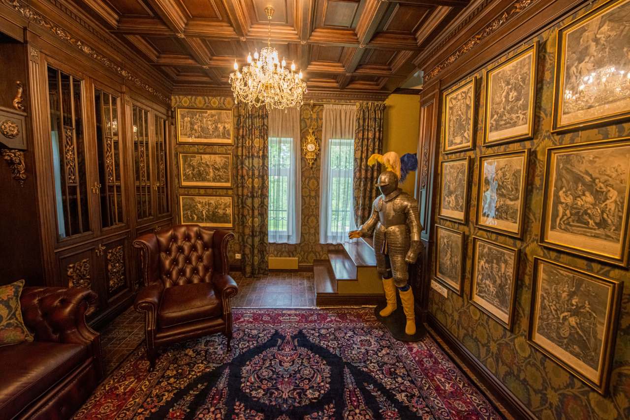 Обложка проекта: Кабинет в стиле средневекового замка