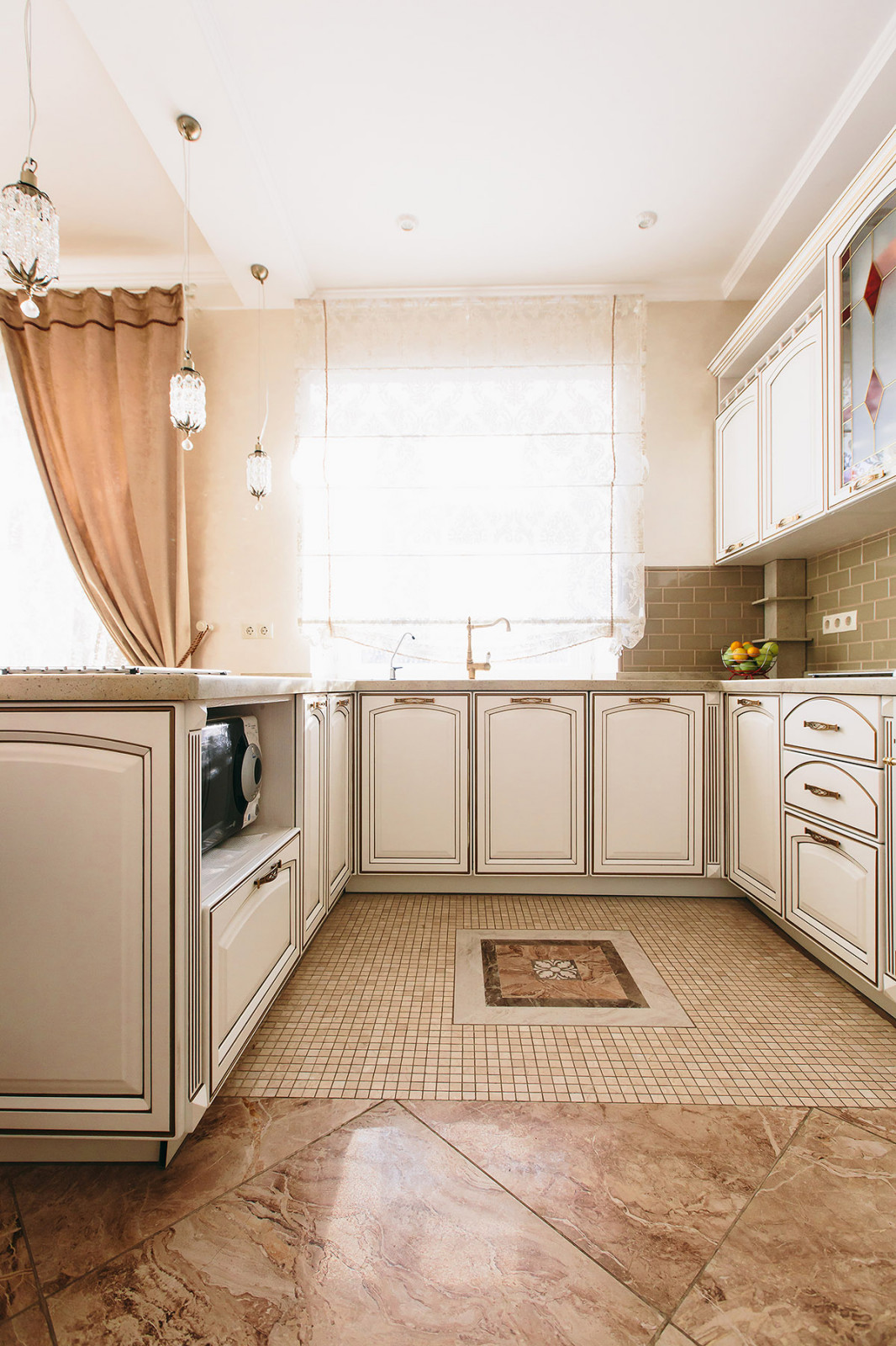 Реализация:Классика с нотками востока в бирюзе