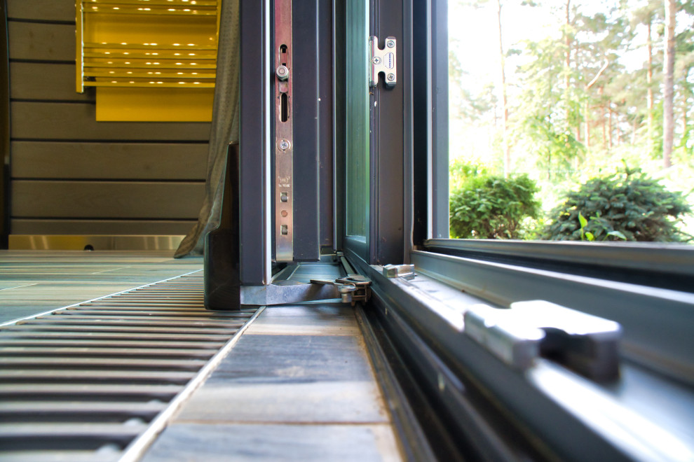 Портальная дверь REHAU GENEO