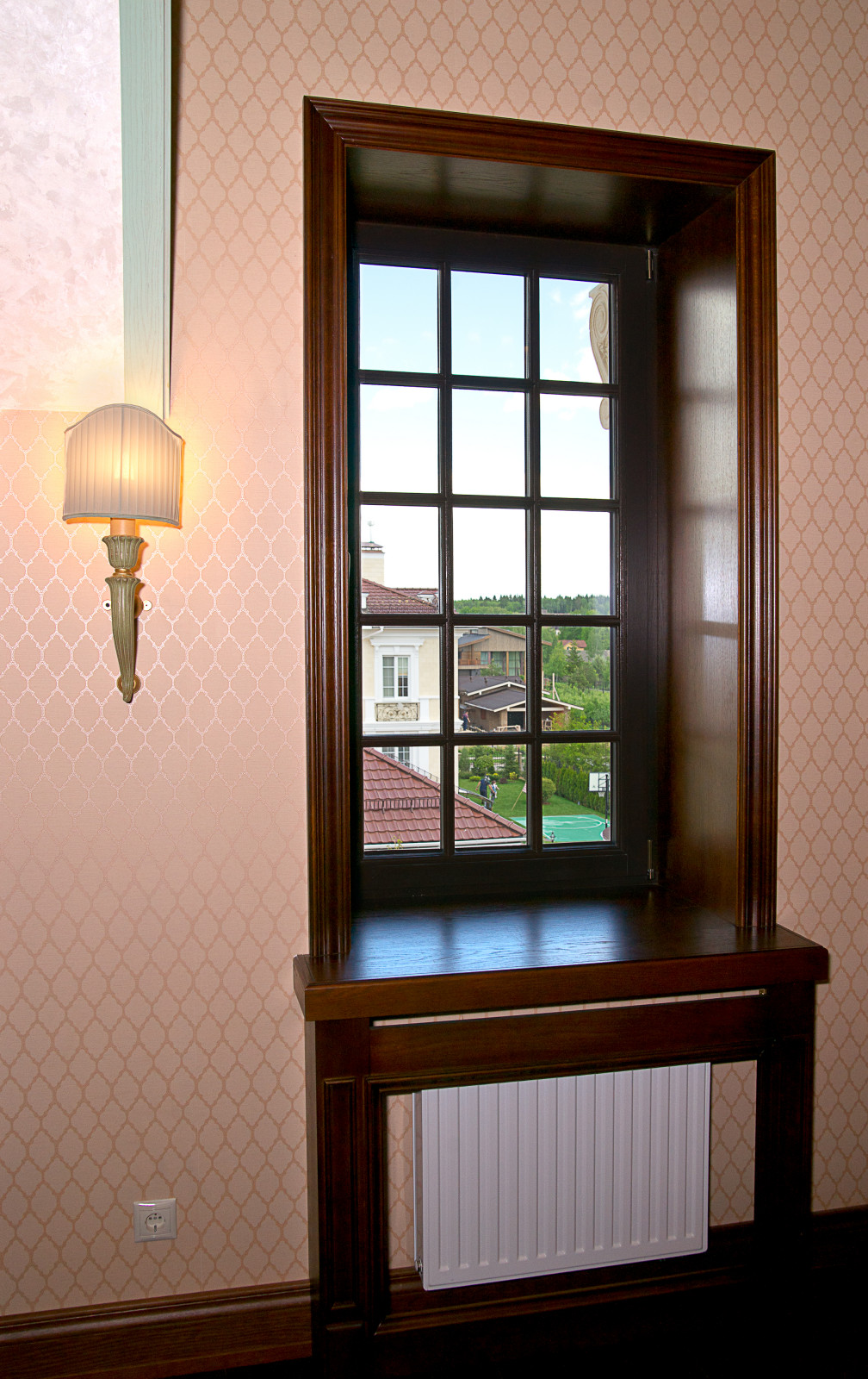 Дубовый окна с рустикальными накладками