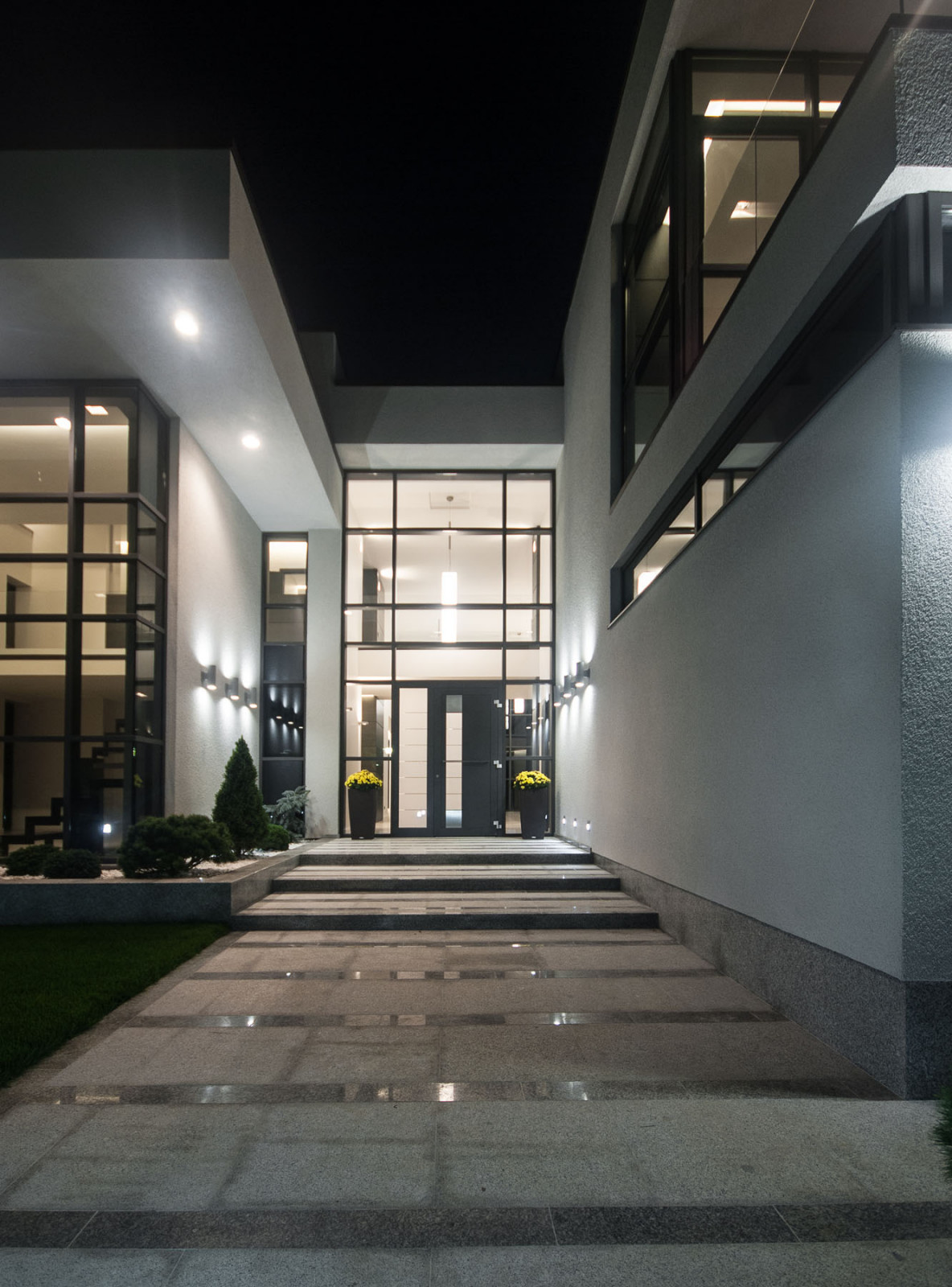 Остекление коттеджа в поселке БЕНИЛЮКС на алюминиевой системе REYNAERS