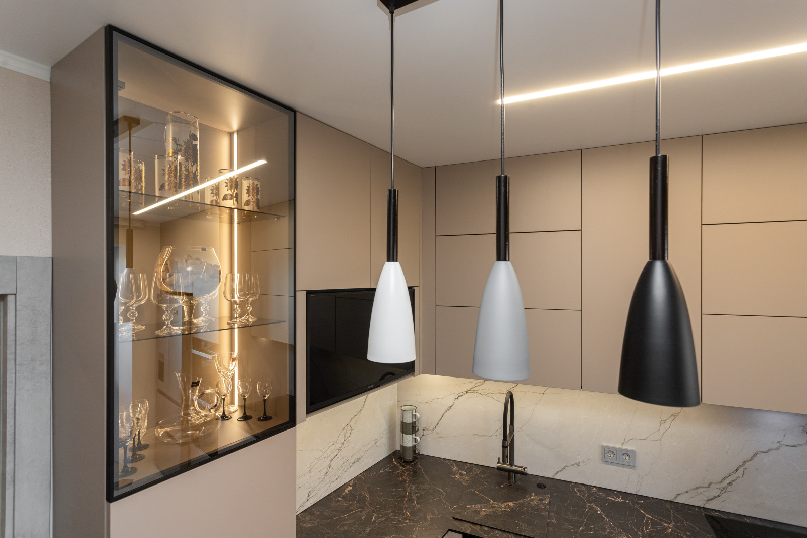 Кухня современная с компакт ламинатом на ул. Гагарина г. Калининград