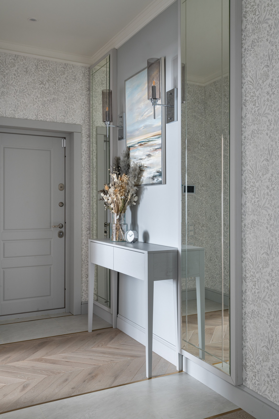 Журнал «Идеи Вашего Дома» назвал этот интерьер «обволакивающий уютом»