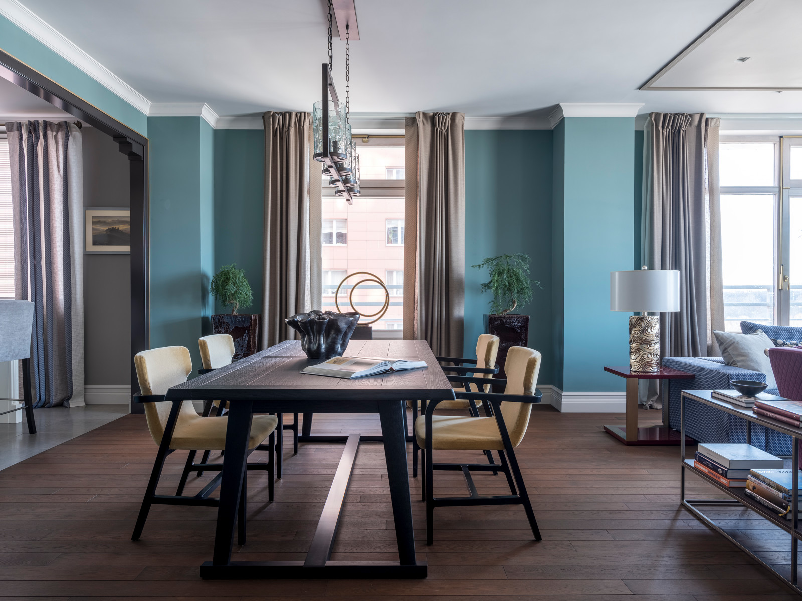 Interior with a view Интерьер с видом на МГУ