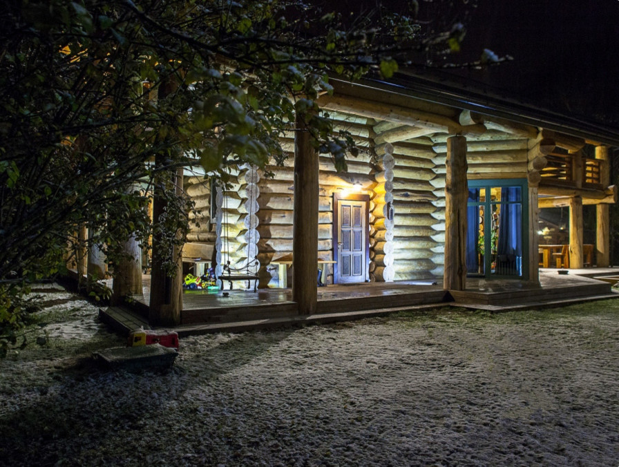 Дом из кедра на Волге