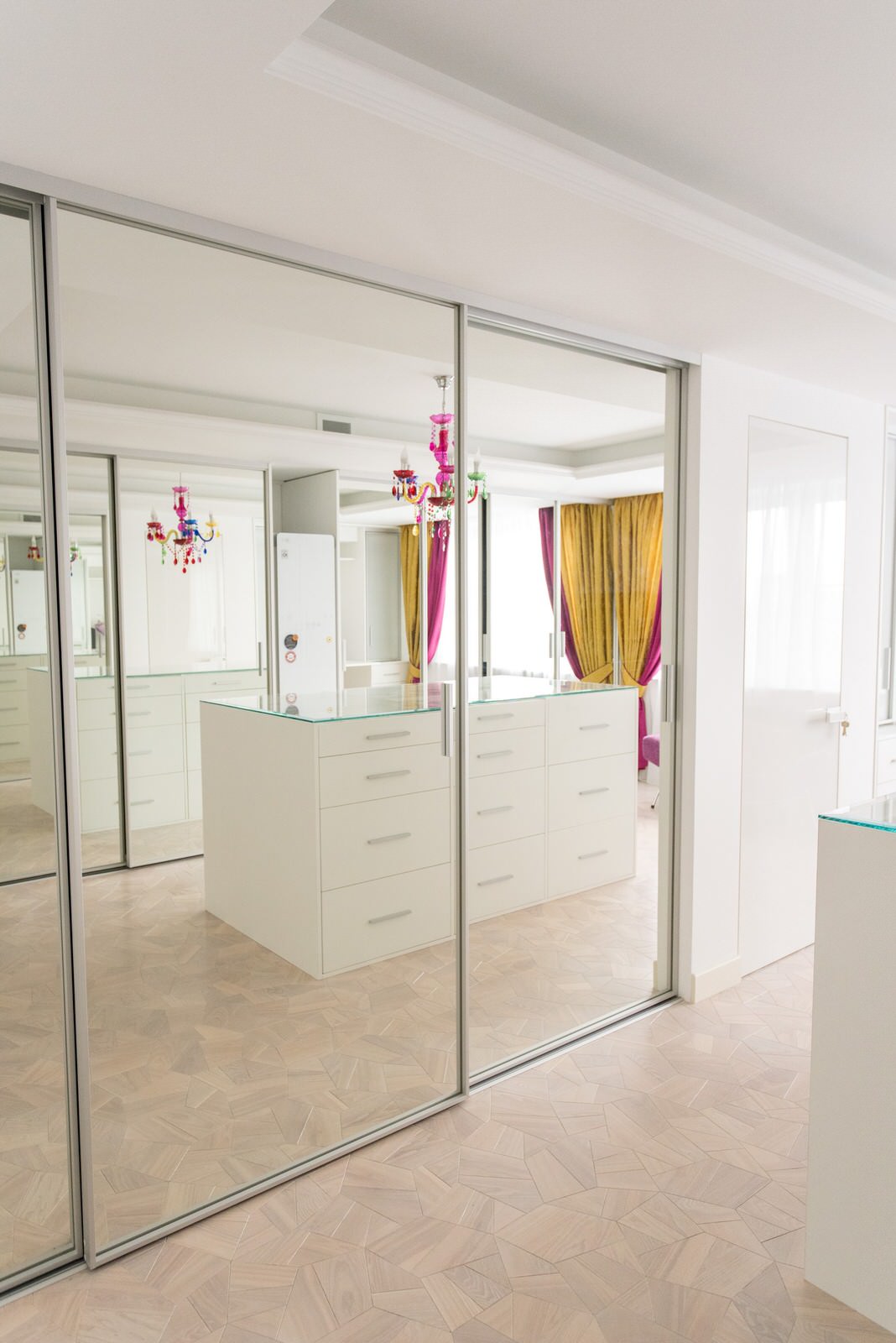 Гардеробная raumplus с комодом-островом