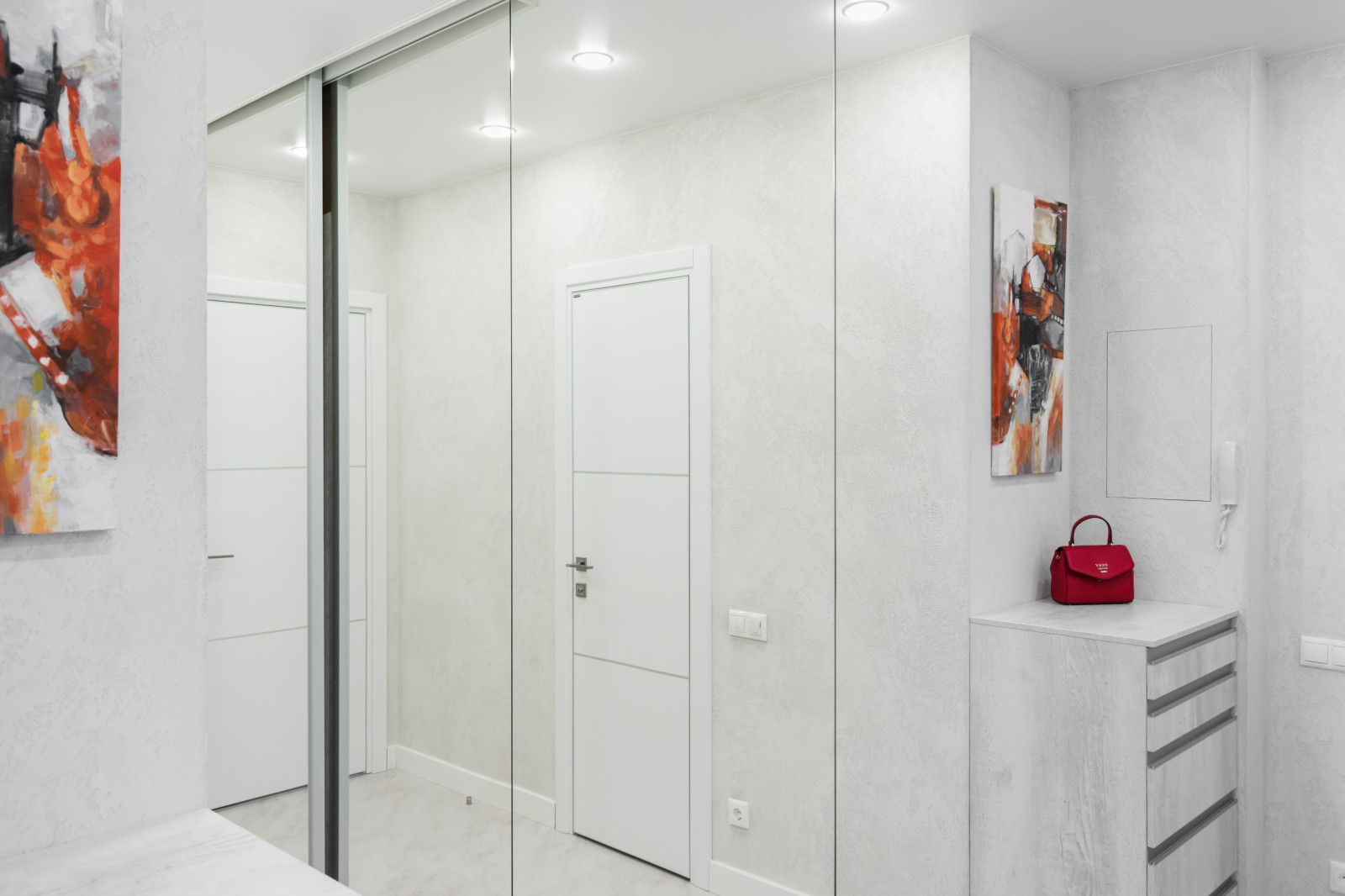 Два пространства на одной территории. Двухкомнатная квартира для семьи медиков.