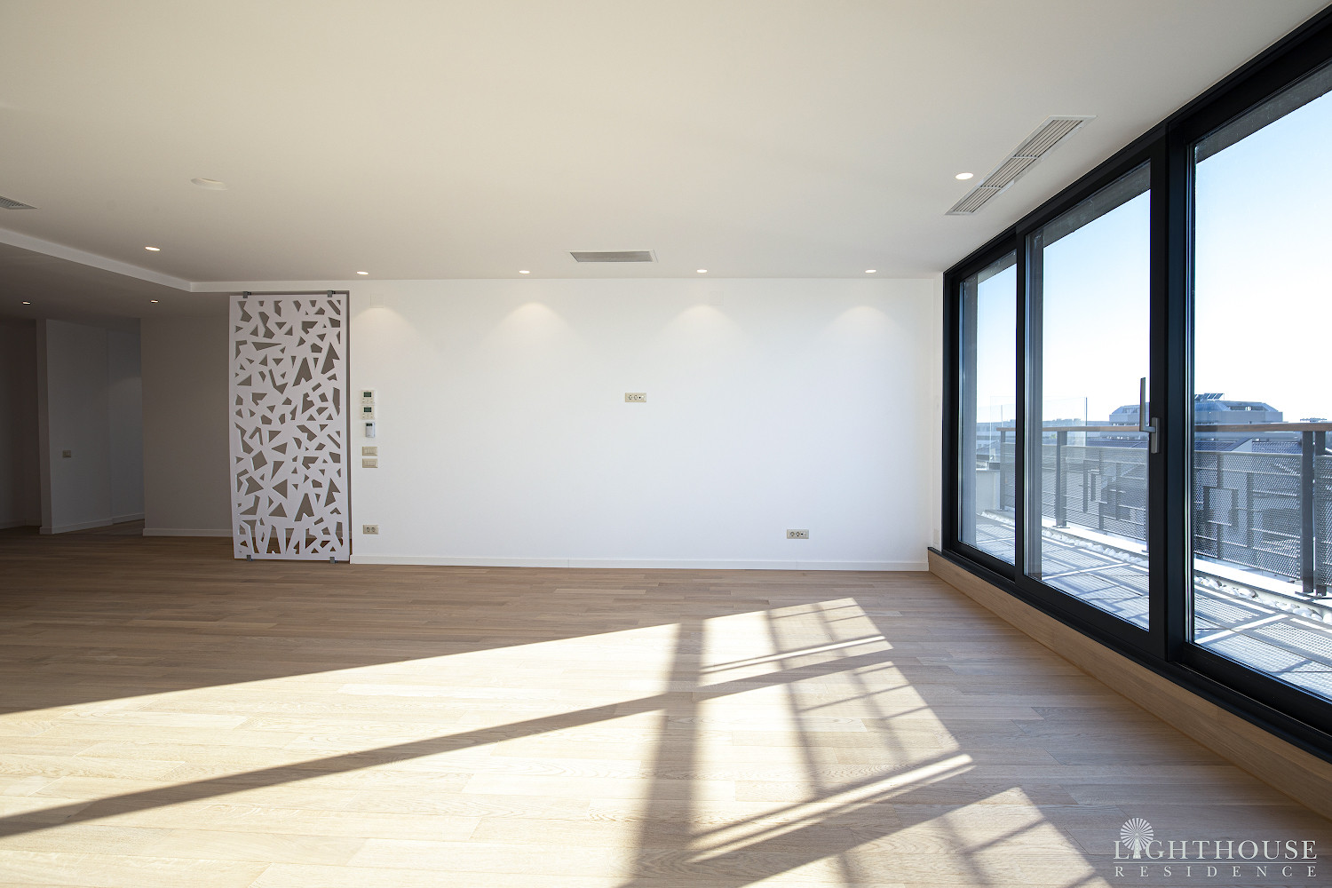 На фоне солнца. Пентхаус в Бухаресте