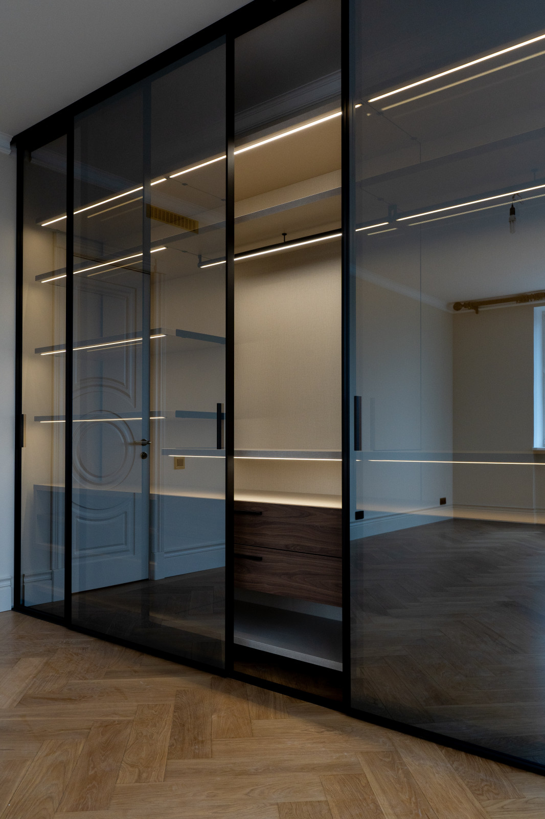 Воздушная гардеробная APPERIA для сталинки в центре Москвы