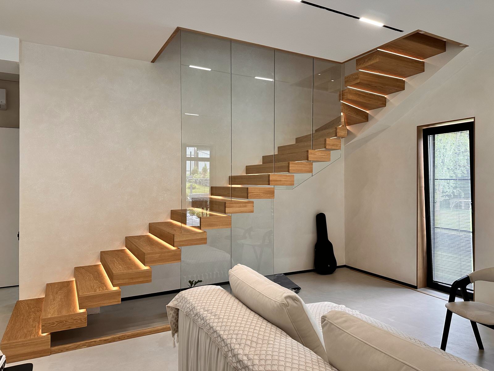 Обложка проекта: Консольная лестница с ограждением из стекла