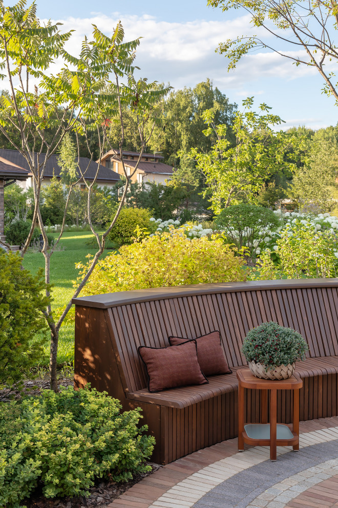 УЮТНАЯ БЕСЕДКА В ЗАГОРОДНОМ ДОМЕ