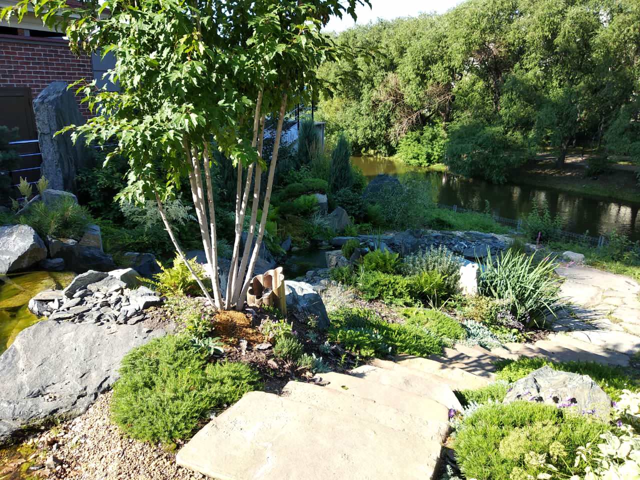 Декоративный водоём с каскадом в Екатеринбурге