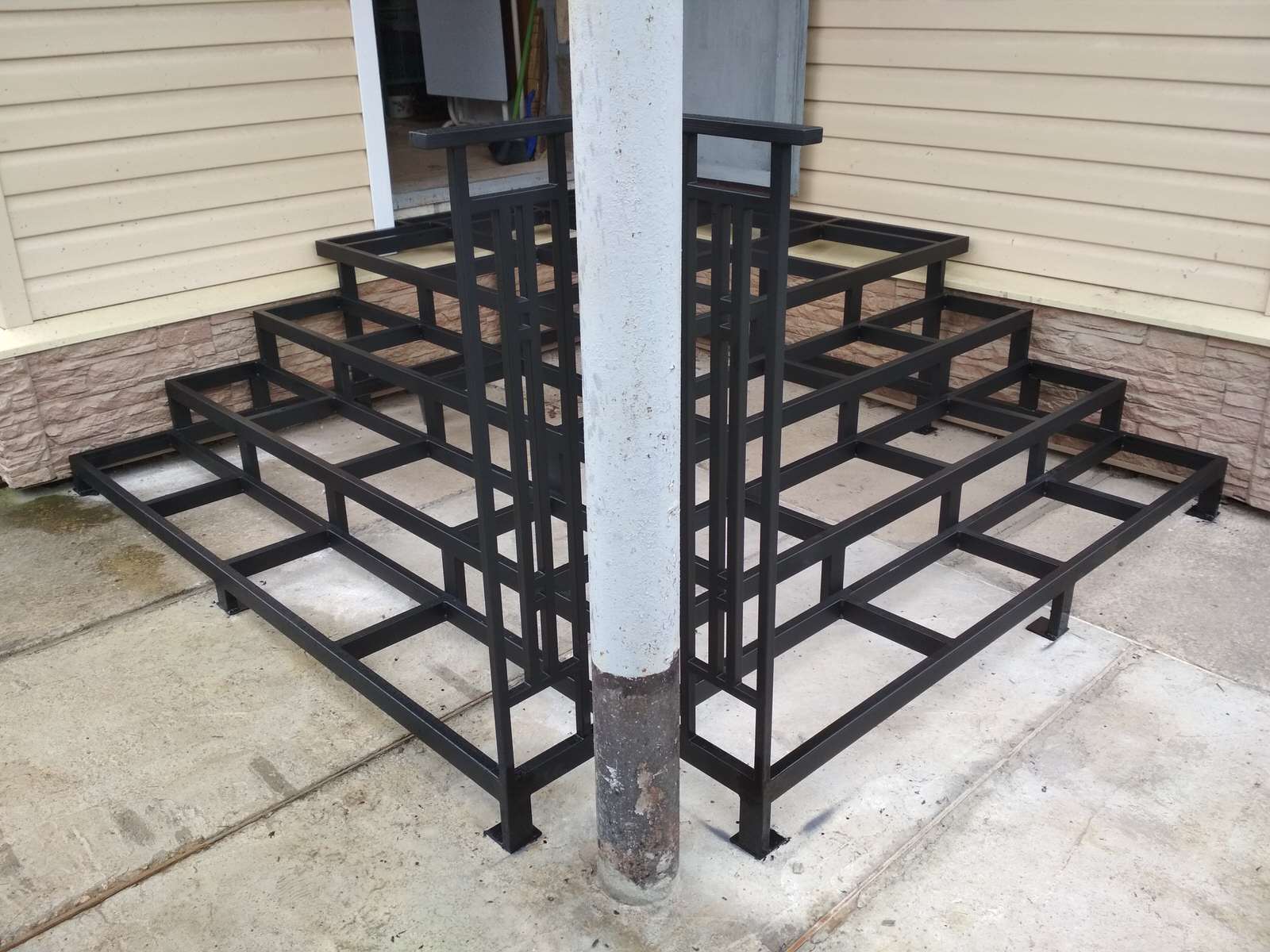 Обложка проекта: Лестница на дачу