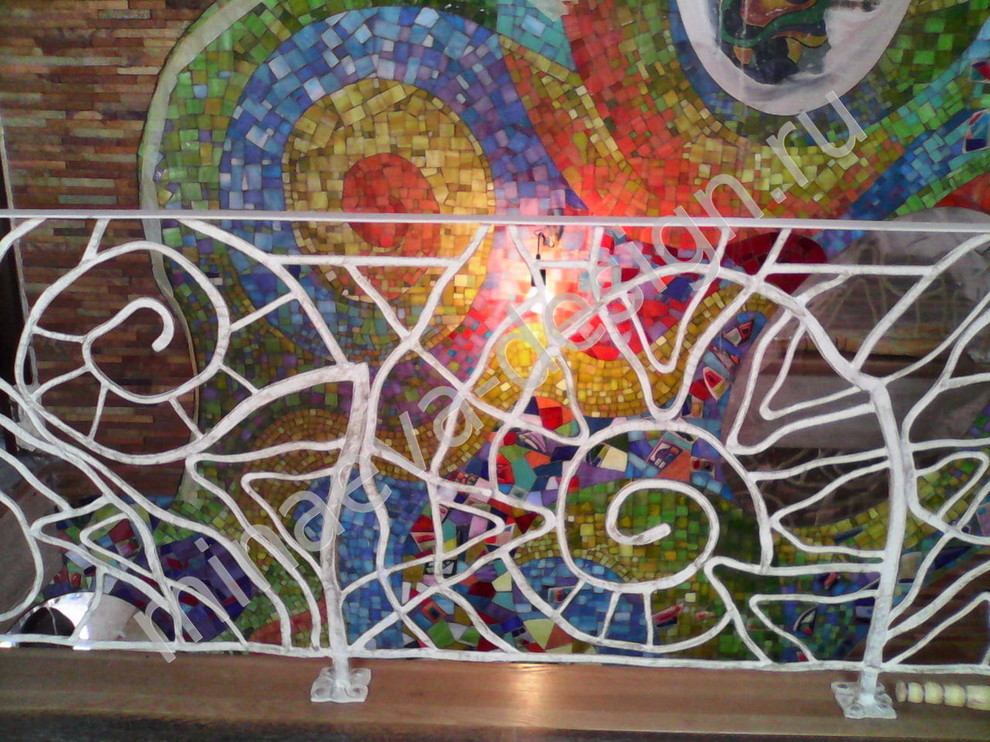 Ручная мозаика в стиле Гауди (25 кв.м), лестничный пролет