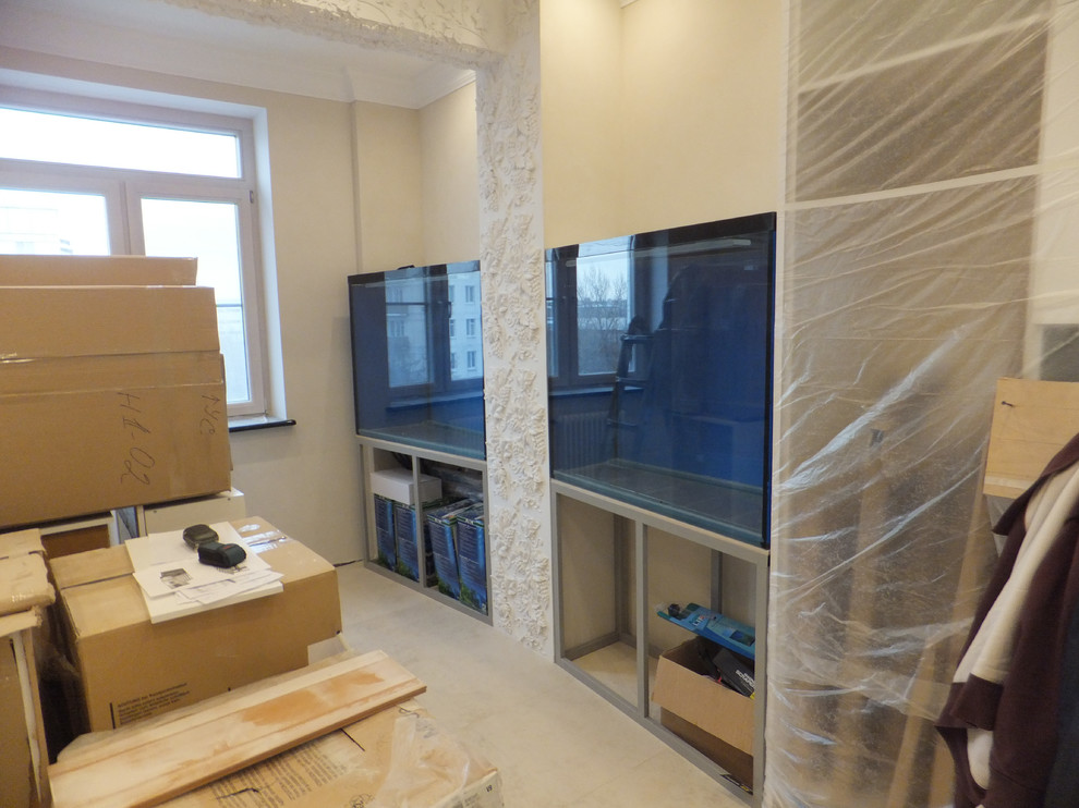 Кухня-волна, совмещенная с аквариумами