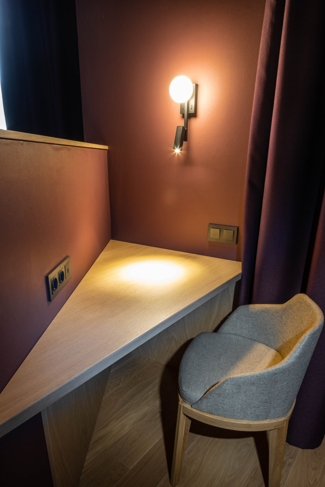 квартира с попугаями