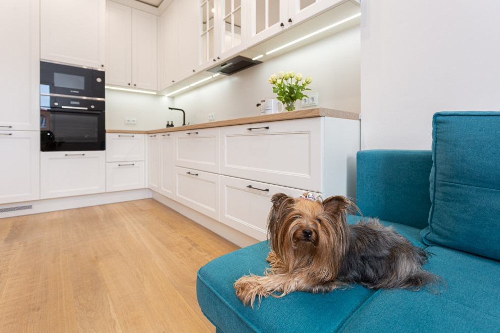 Белая кухня в стиле современная классика