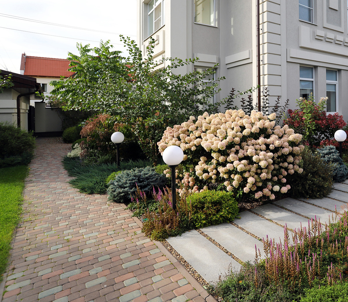 Руст и поперечно исчерченная дорожка