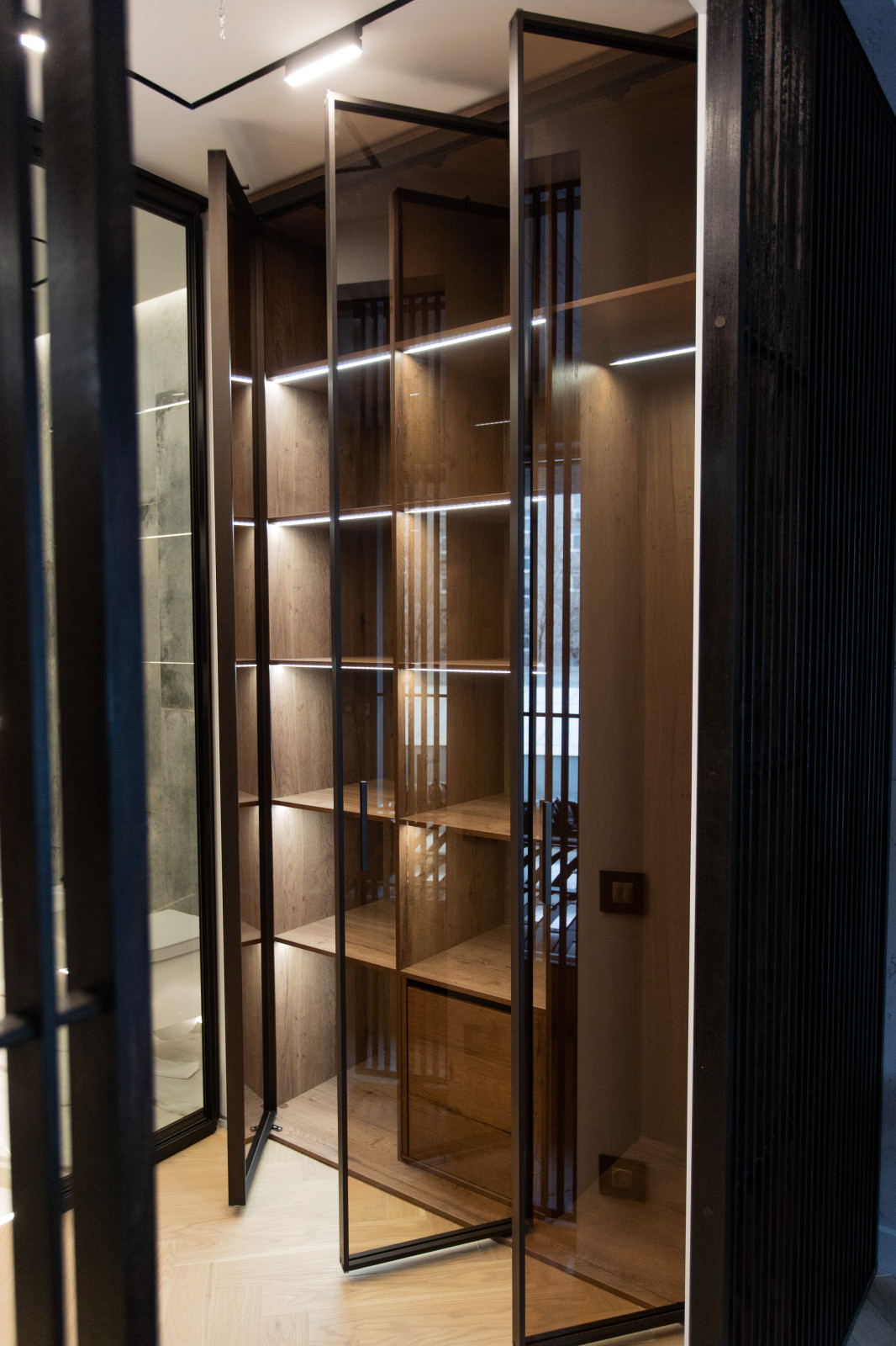 Гардеробная raumplus по двум сторонам