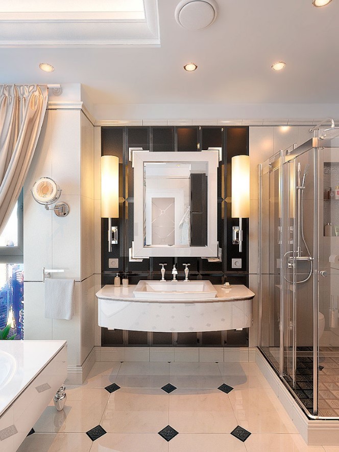 У Ростральных колонн