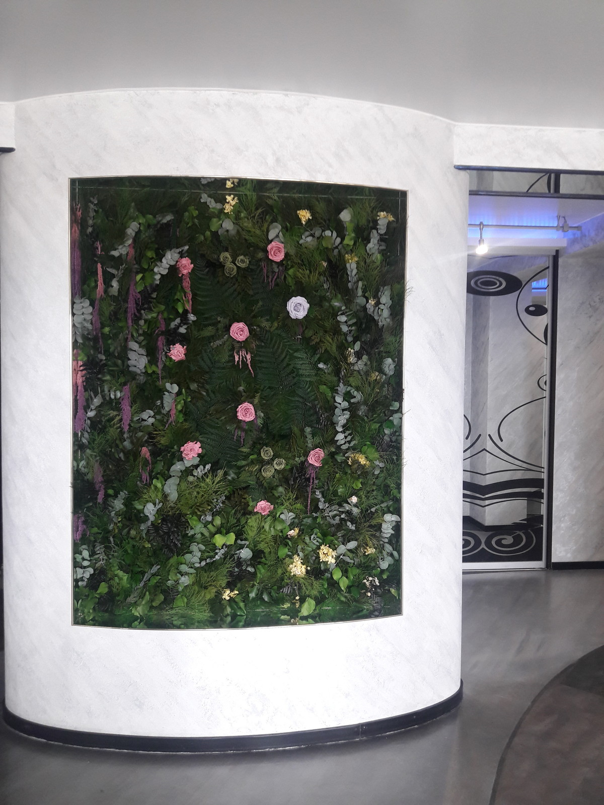 Панно из стабилизированного мха "Сиреневое настроение"