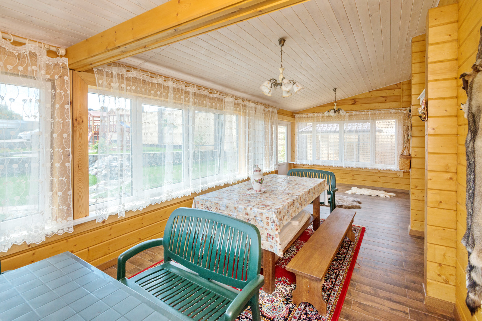 Терраса в  доме-бане из клееного бруса