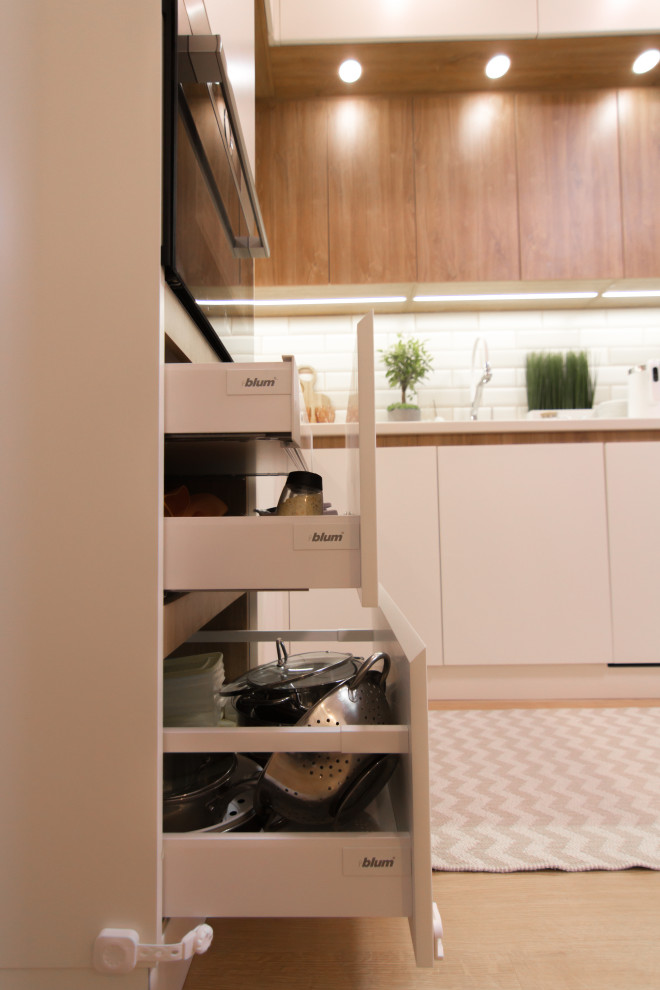 СВЕТЛАЯ КУХНЯ В СОВРЕМЕННОМ СТИЛЕ