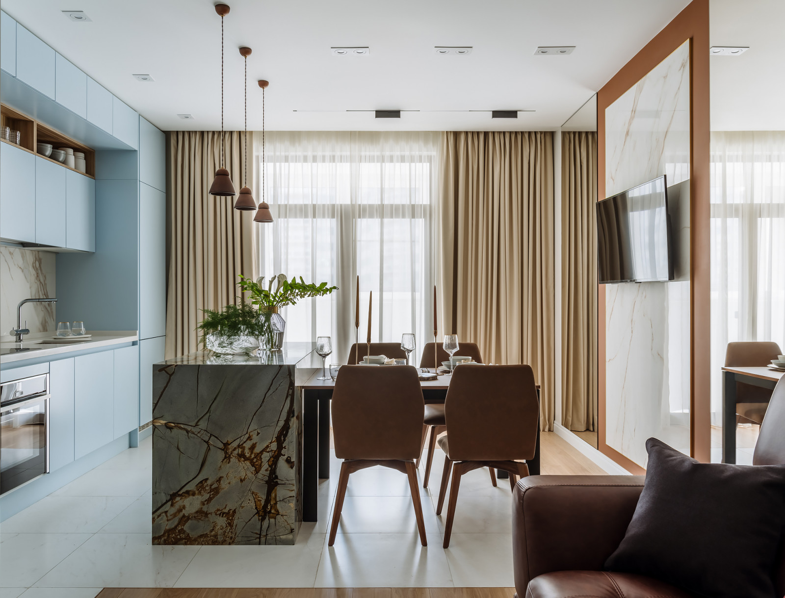 Проект недели: 24 кв.м. — кухня с двумя телевизорами