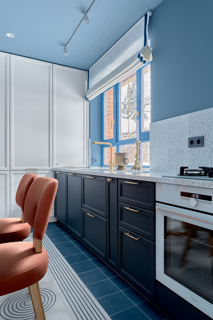 Гжель и маркетри, кухня-гостиная